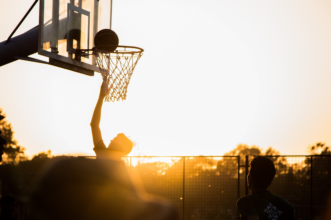 5 Tips om Je Kinderen in Beweging te Krijgen (Met Hulp van een Basketbalpaal!)